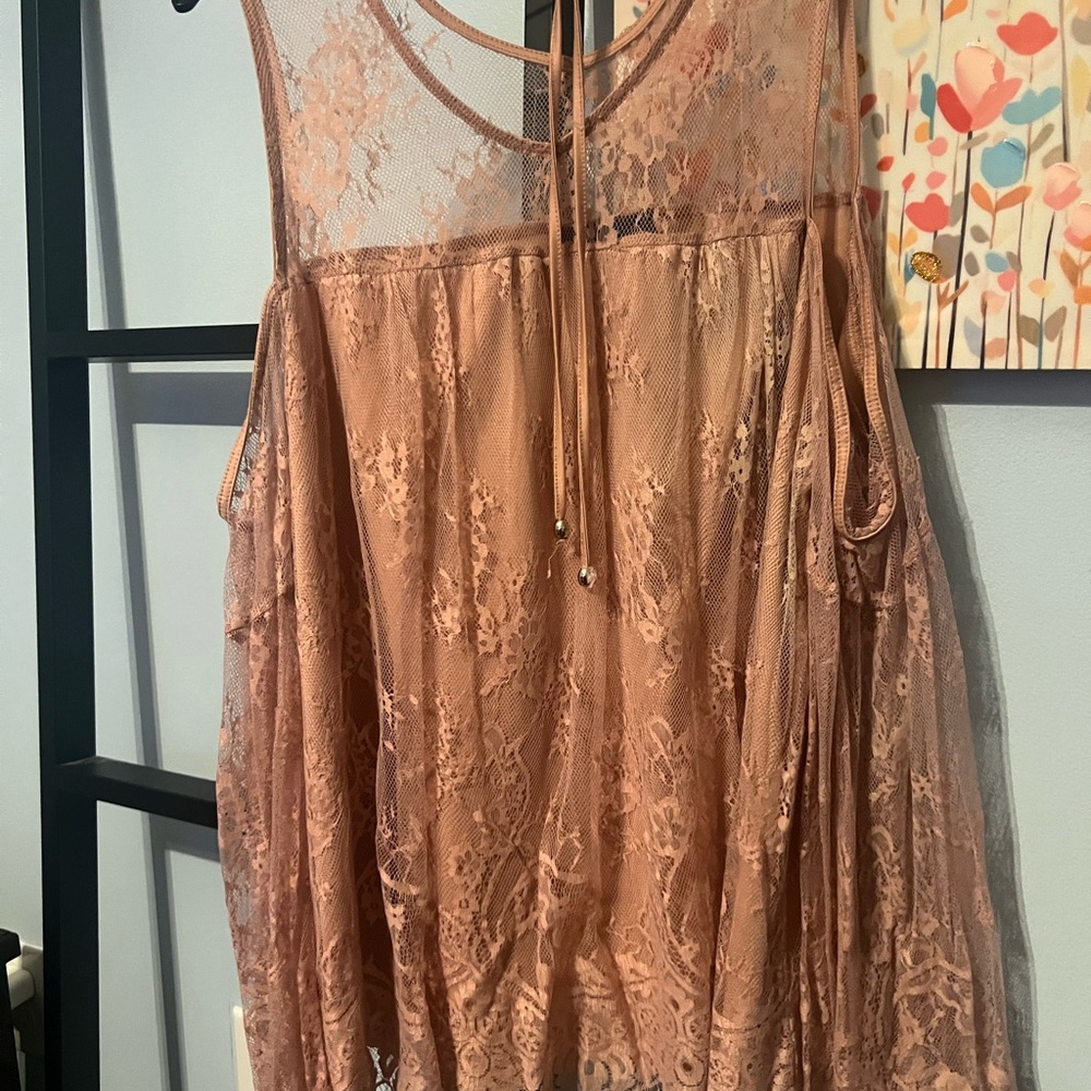 Lace Sleeveless Top in Blush Pink